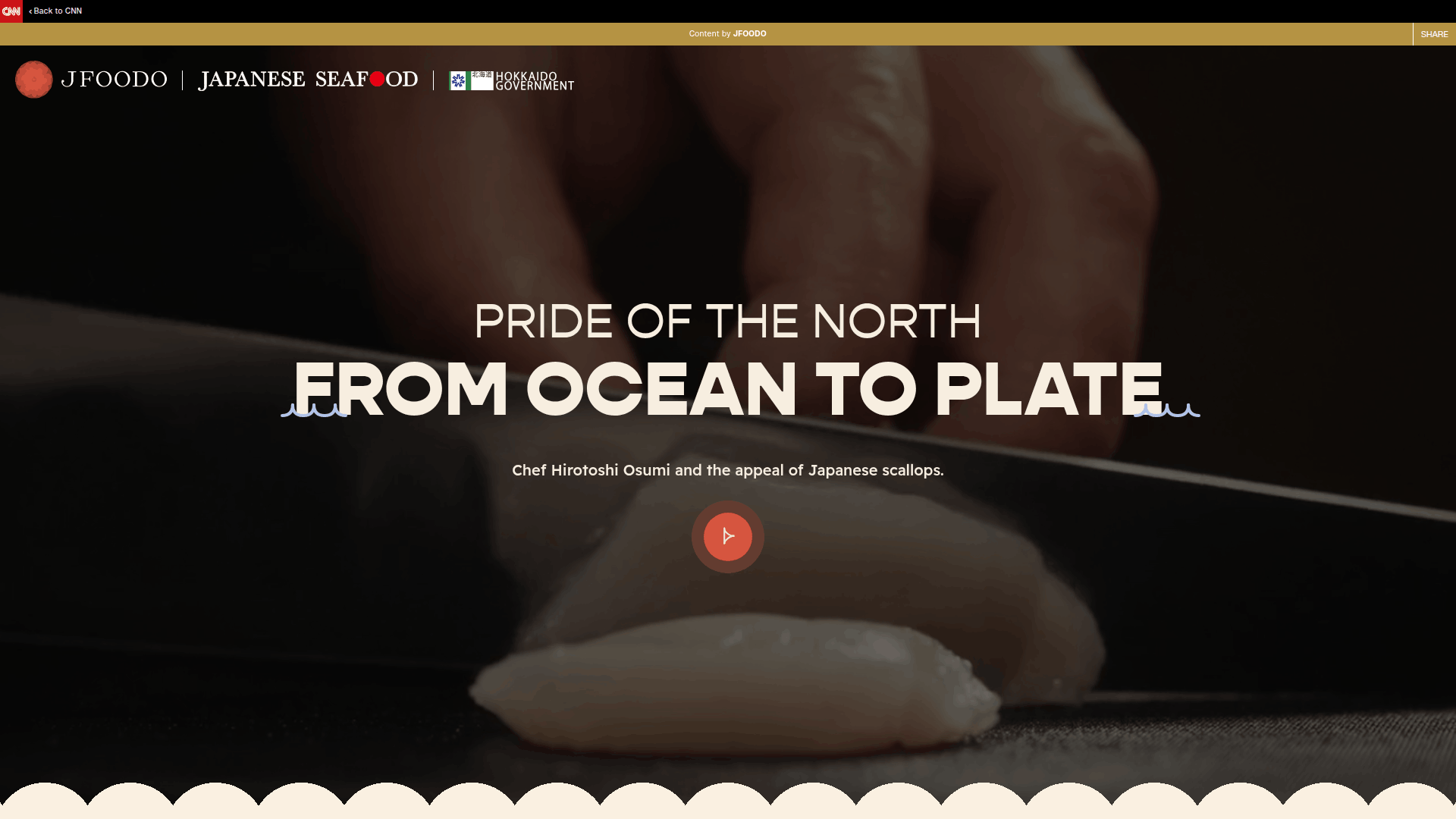 Ejemplos de publicidad nativa muestran manos preparando sushi japonés con el lema “From Ocean to Plate” en pantalla.